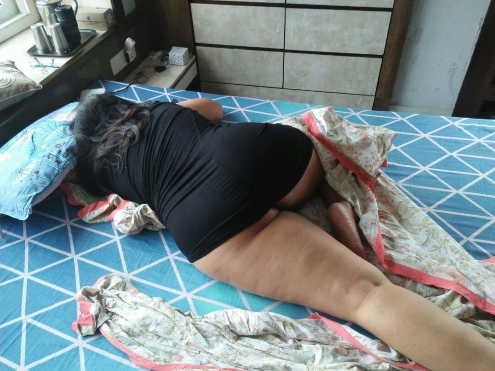 インドのパキ系イスラム教徒のヒジャブ売春婦が巨乳と巨尻を見せる
 #81698902