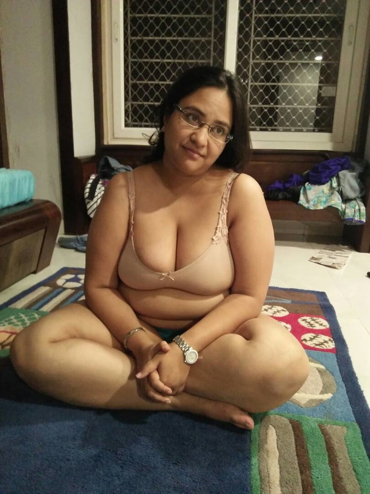 Indo Paki Muslim Hijab Whore shows her BIG BOOBS &amp; BIG ASS #81698911