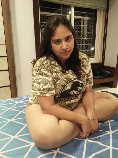 インドのパキ系イスラム教徒のヒジャブ売春婦が巨乳と巨尻を見せる
 #81698936