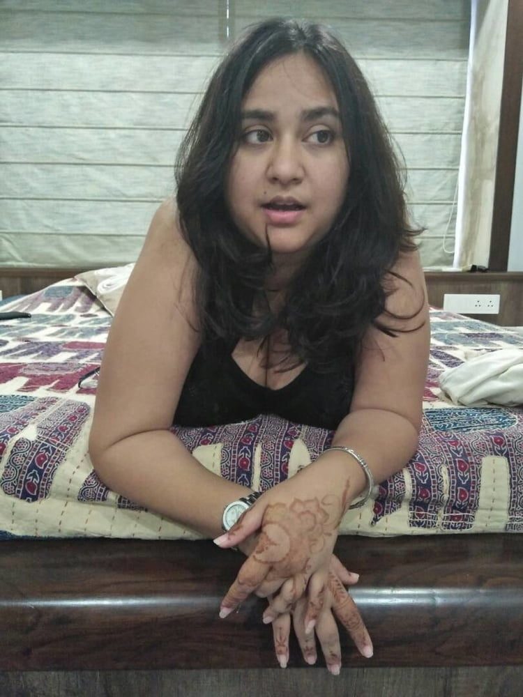 インドのパキ系イスラム教徒のヒジャブ売春婦が巨乳と巨尻を見せる
 #81698942