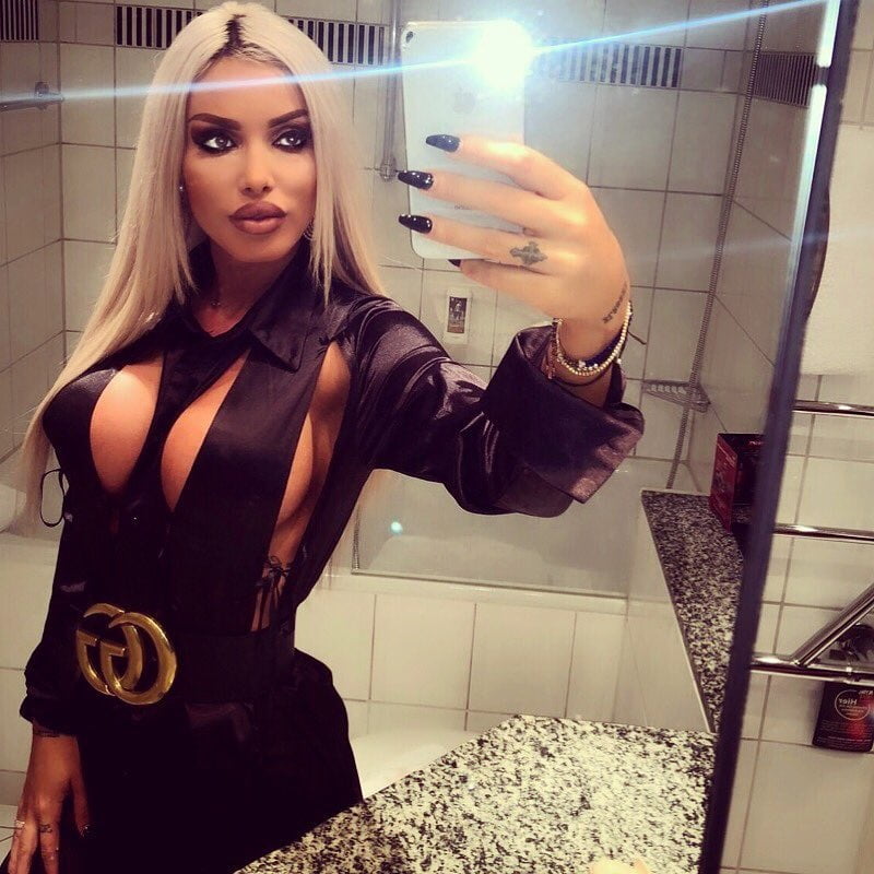 Loredana chivu - blonde rumänische Tussi - große Titten, Arsch & dsl
 #88786170