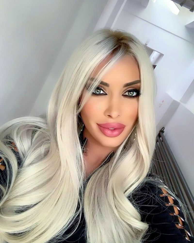 Loredana chivu - blonde rumänische Tussi - große Titten, Arsch & dsl
 #88786326