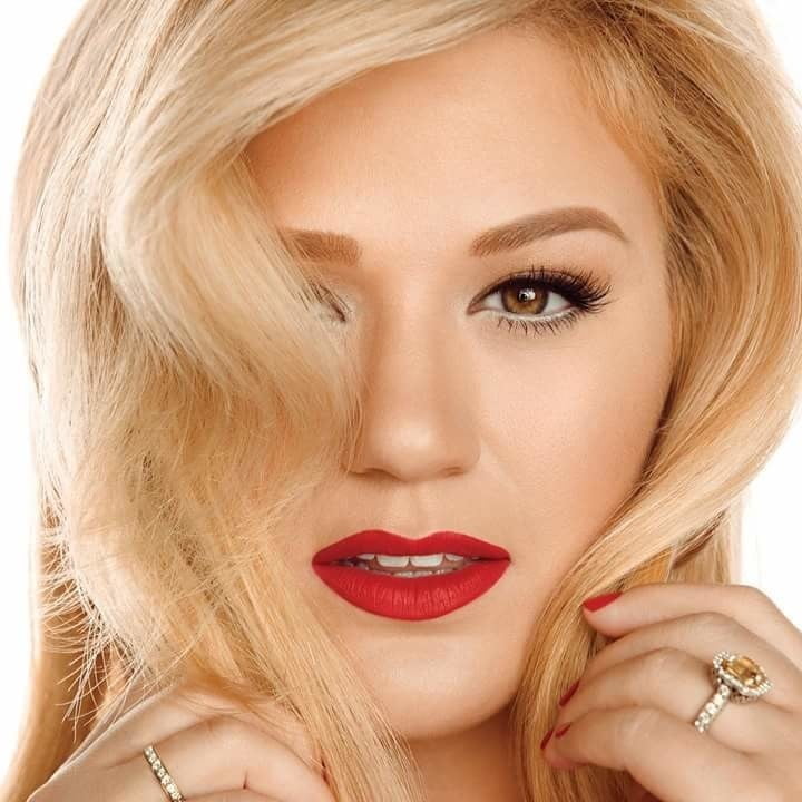 Kelly Clarkson #95493193