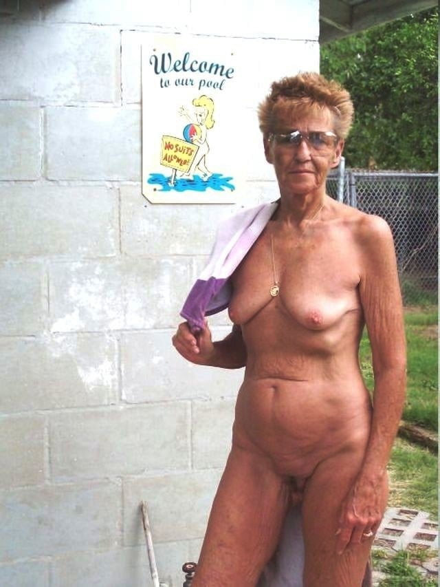 Maduras y abuelitas 430
 #98079777