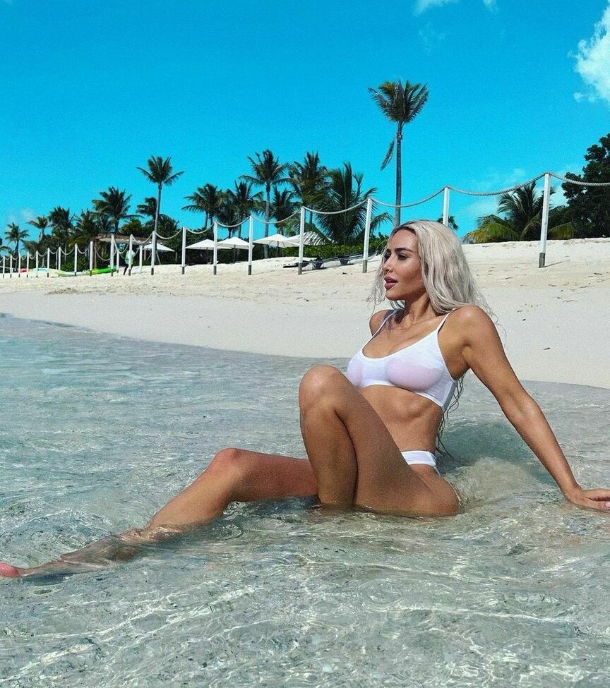 Kim Kardashian nude #107546544