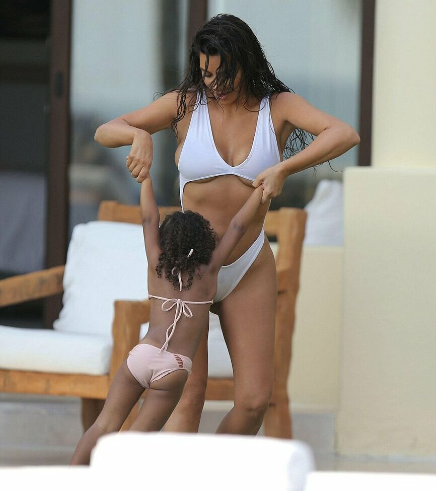 Kim Kardashian nude #107546792