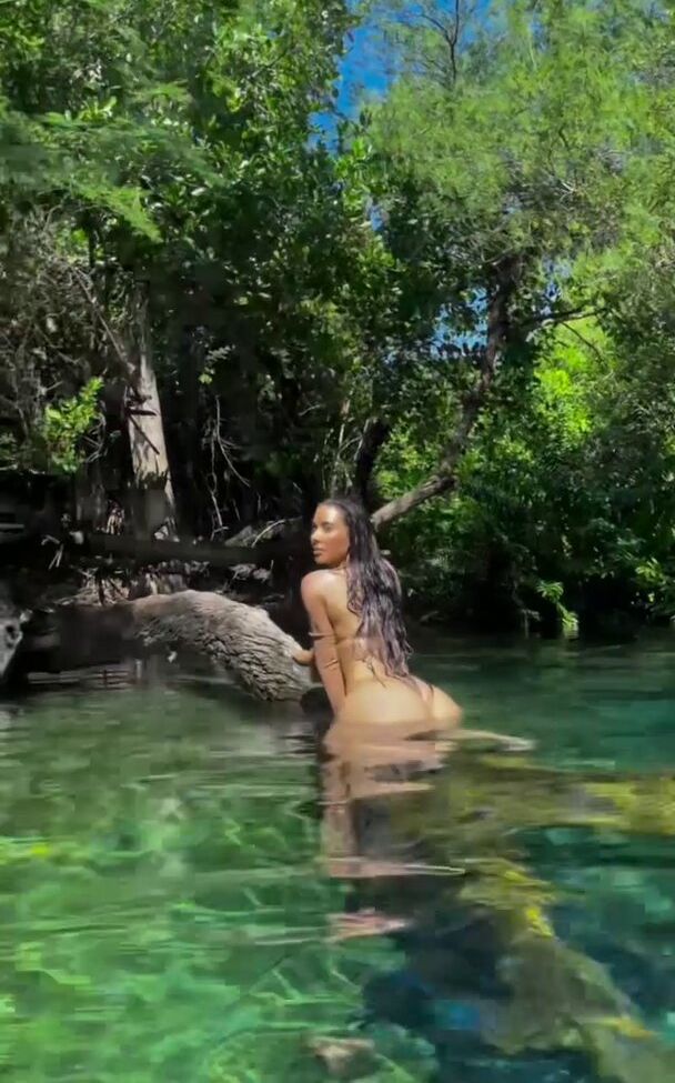 Kim Kardashian nude #107546949