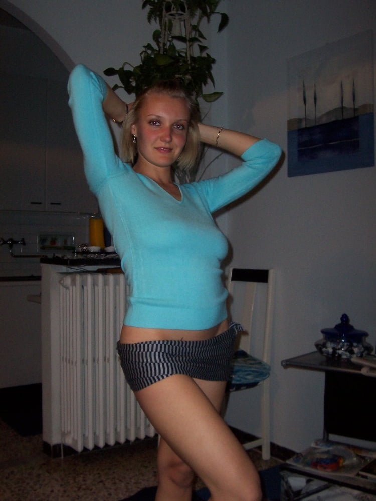 Blondine evita oben riesig
 #93328602