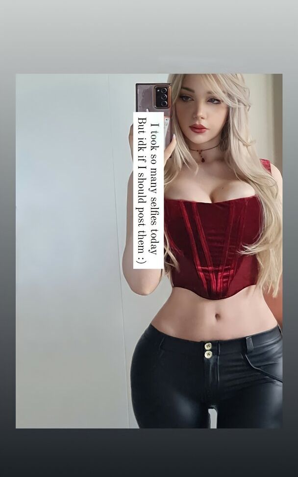 Saya The Fox desnuda #108107049