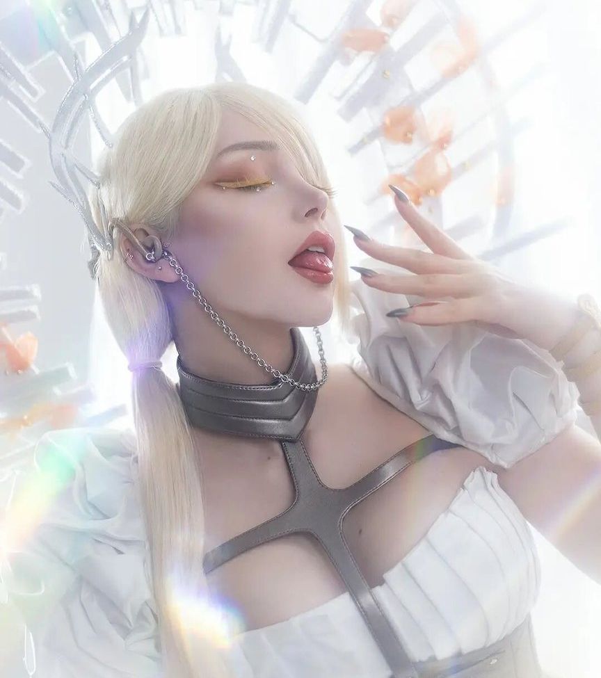 Saya The Fox desnuda #108107070