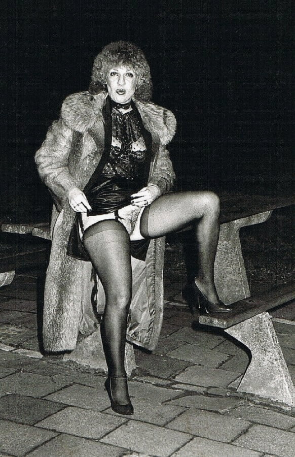 Sexy lockiges Haar in den 1970er Jahren
 #97961534