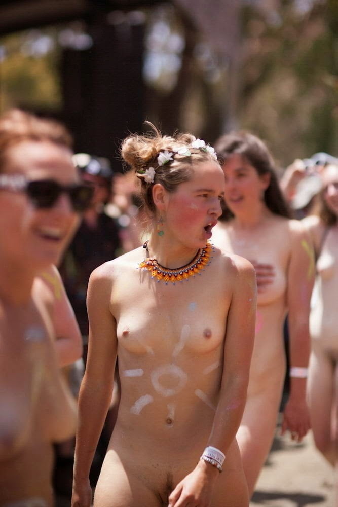 Foto di nudità pubblica (spiagge e flash) - galleria #1
 #92137081