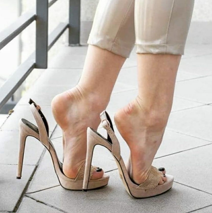 Piedi da zoccola #92637276