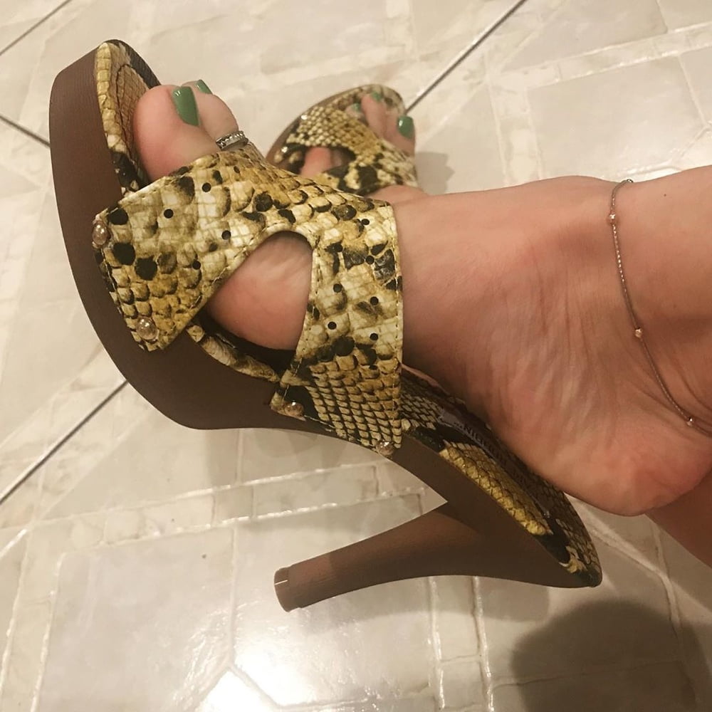 Piedi da zoccola #92637330