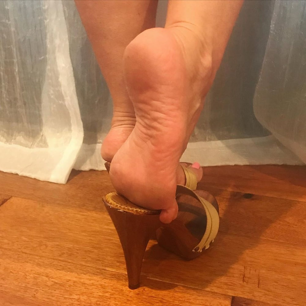 Piedi da zoccola #92637351