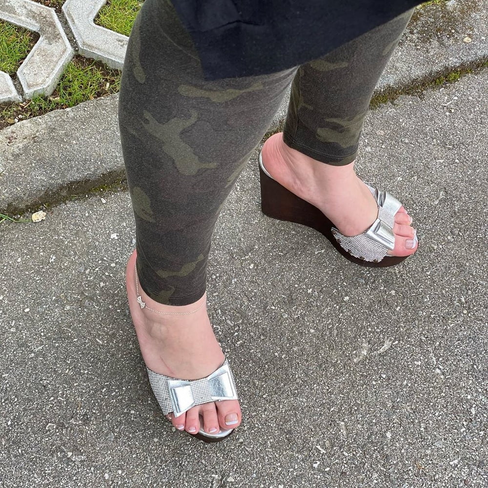 Piedi da zoccola #92637374
