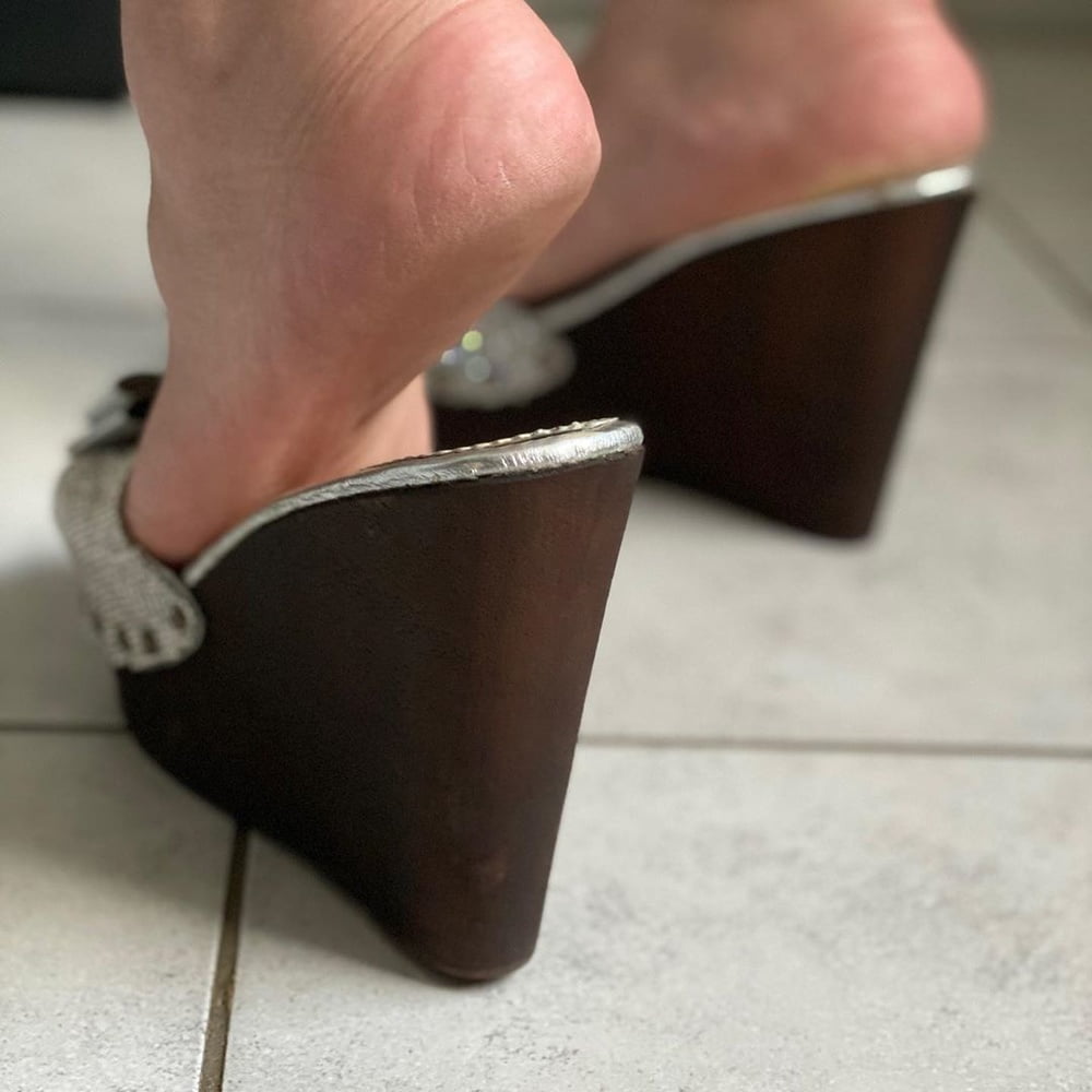 Piedi da zoccola #92637380