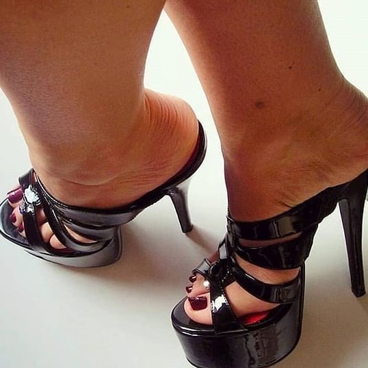 Piedi da zoccola #92637386