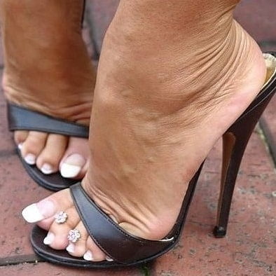 Piedi da zoccola #92637405