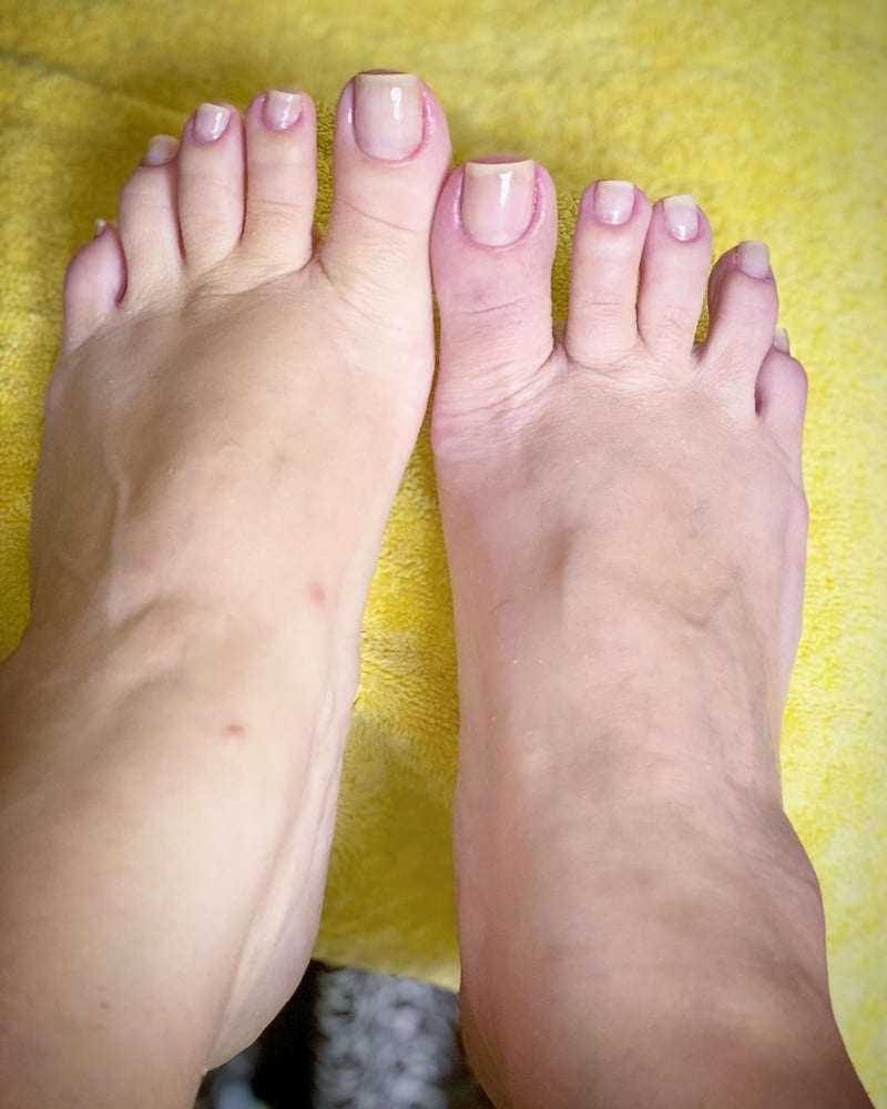 Piedi da zoccola #92637468