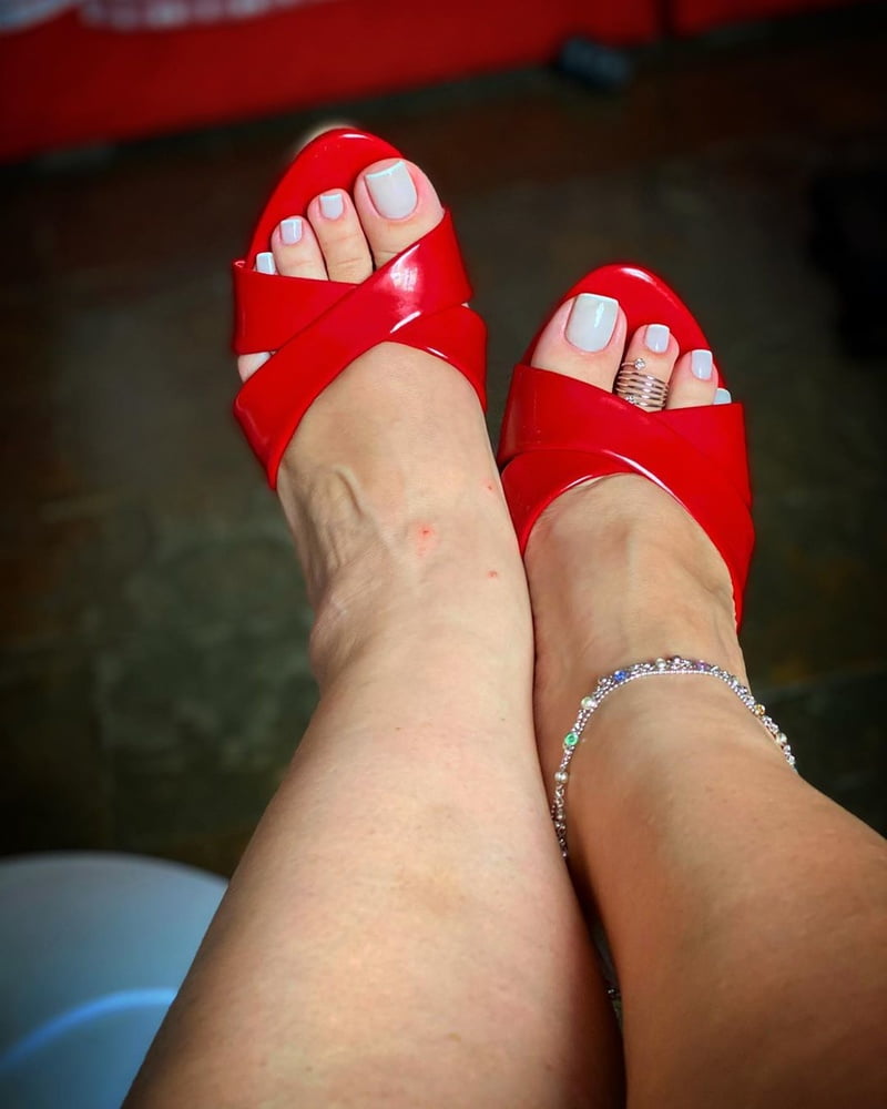 Piedi da zoccola #92637537