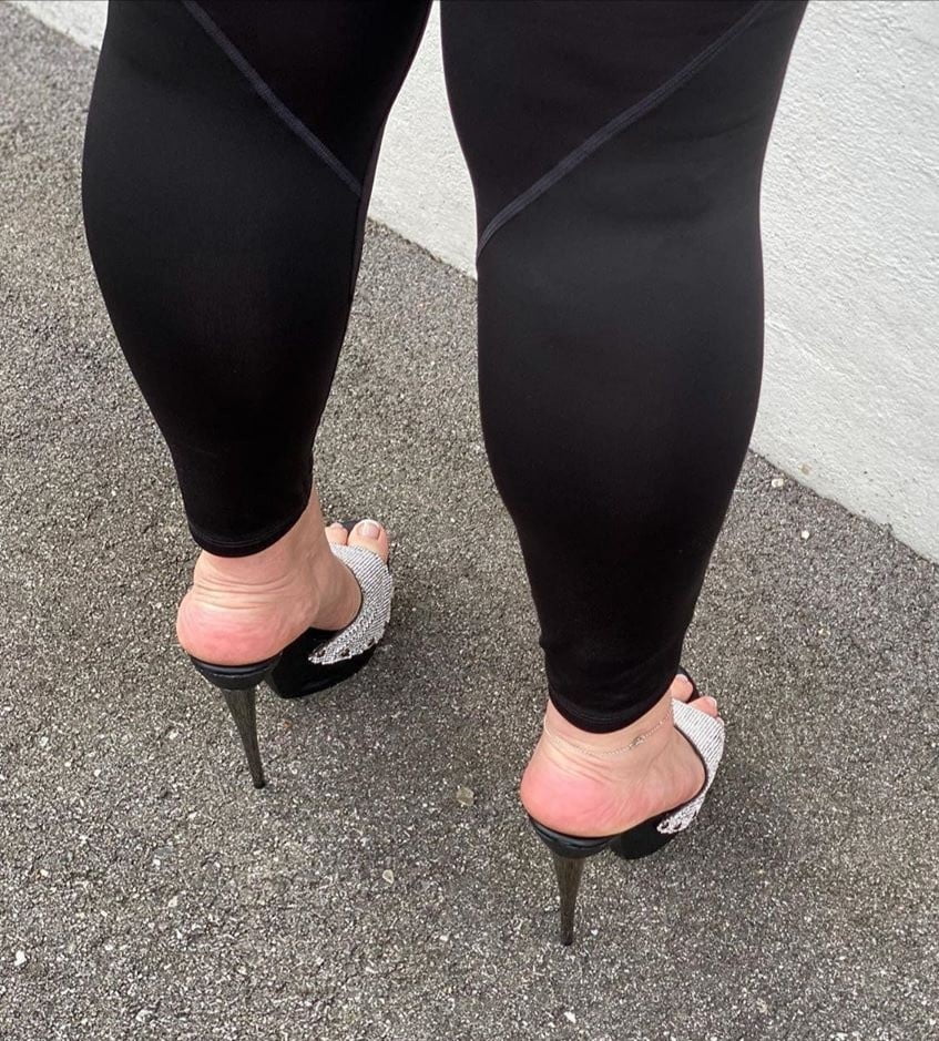 Piedi da zoccola #92637589