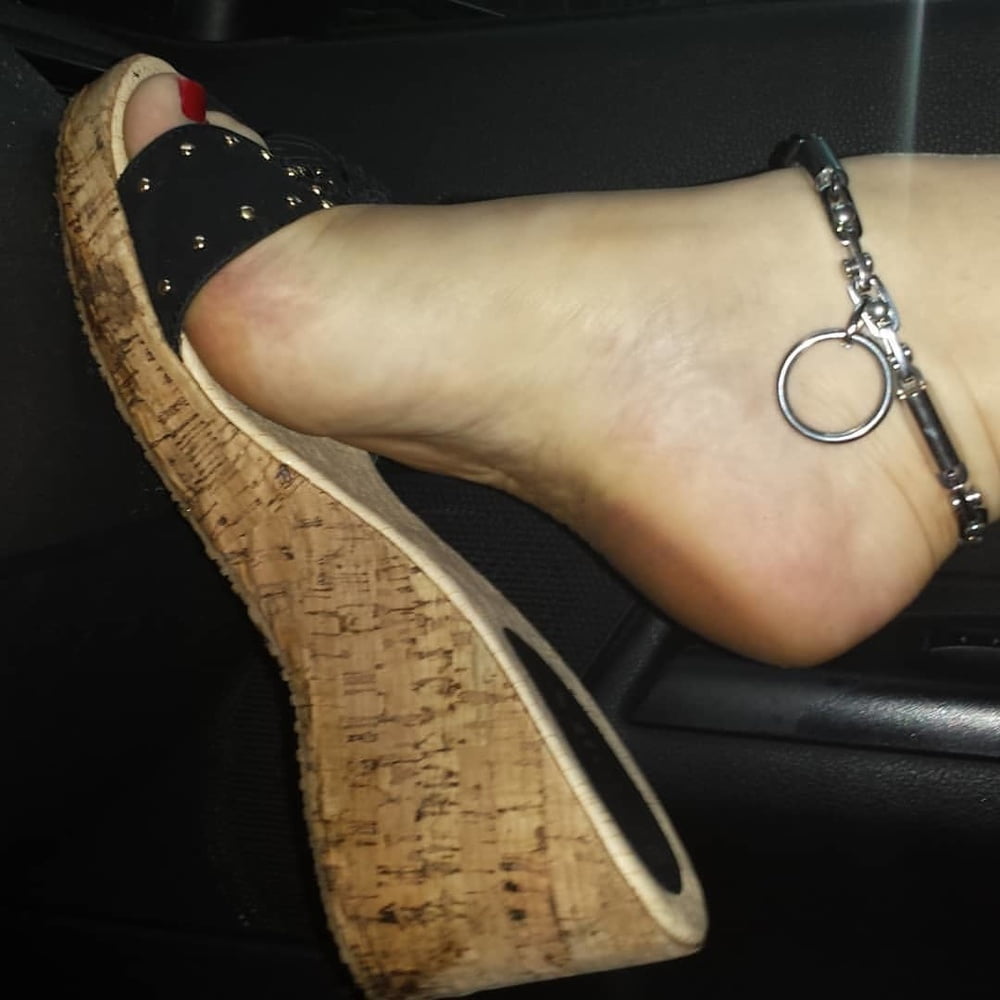 Piedi da zoccola #92637616