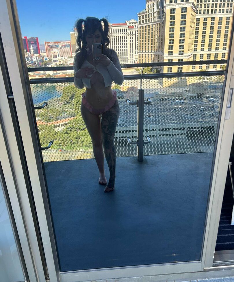 Cleoblossom desnuda #108110829