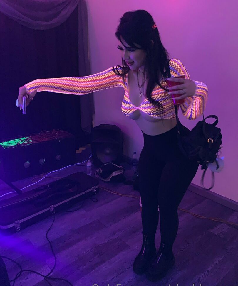 Cleoblossom desnuda #108110844