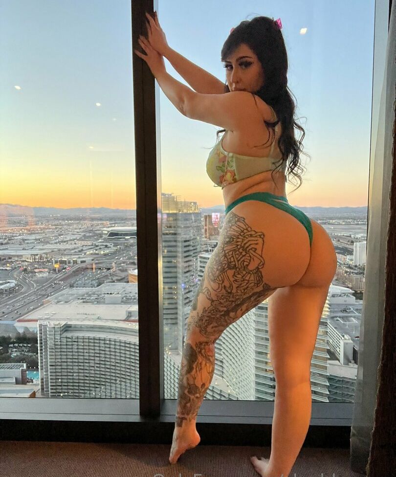 Cleoblossom desnuda #108110868