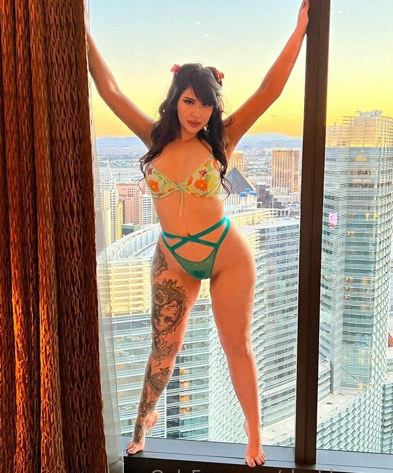 Cleoblossom desnuda #108110869