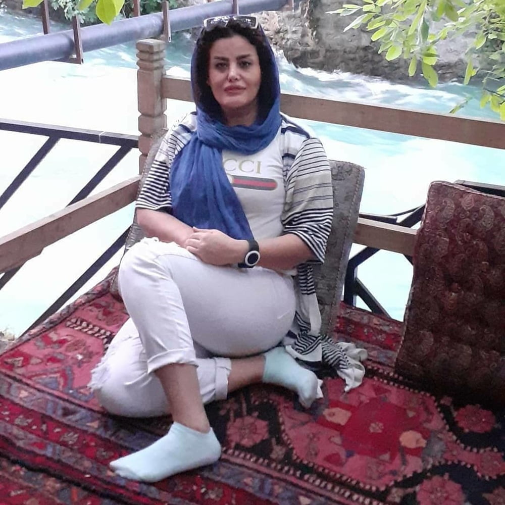 Iranische Frau strumpf weiß 1
 #87732785