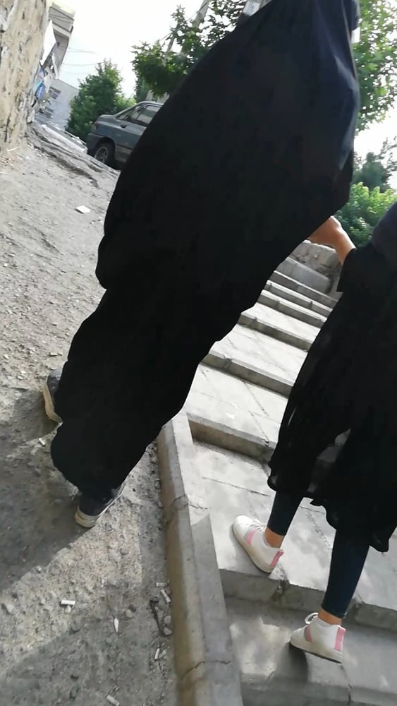 Iranische Frau strumpf weiß 1
 #87732813