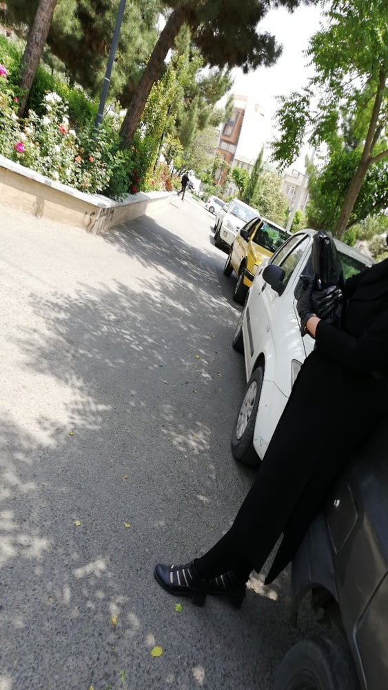 Iranische Frau strumpf weiß 1
 #87732817