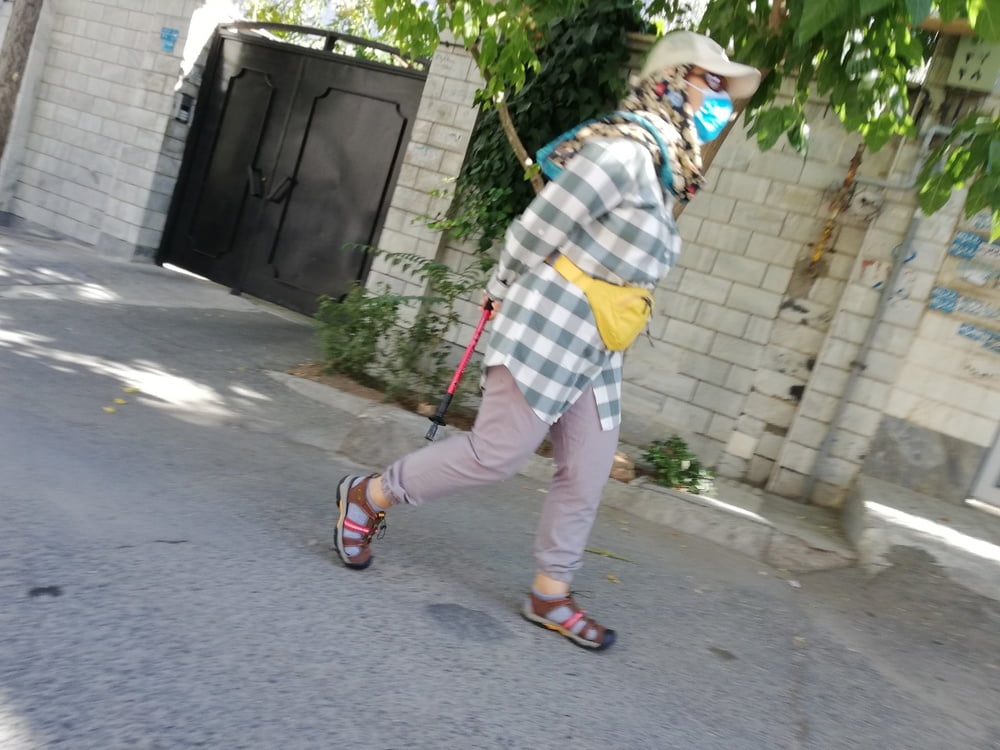 Iranische Frau strumpf weiß 1
 #87732825