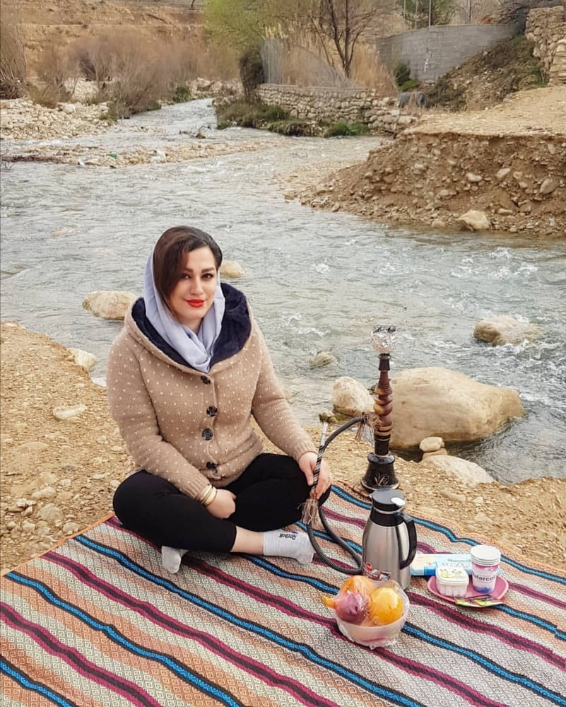 Iranische Frau strumpf weiß 1
 #87732876