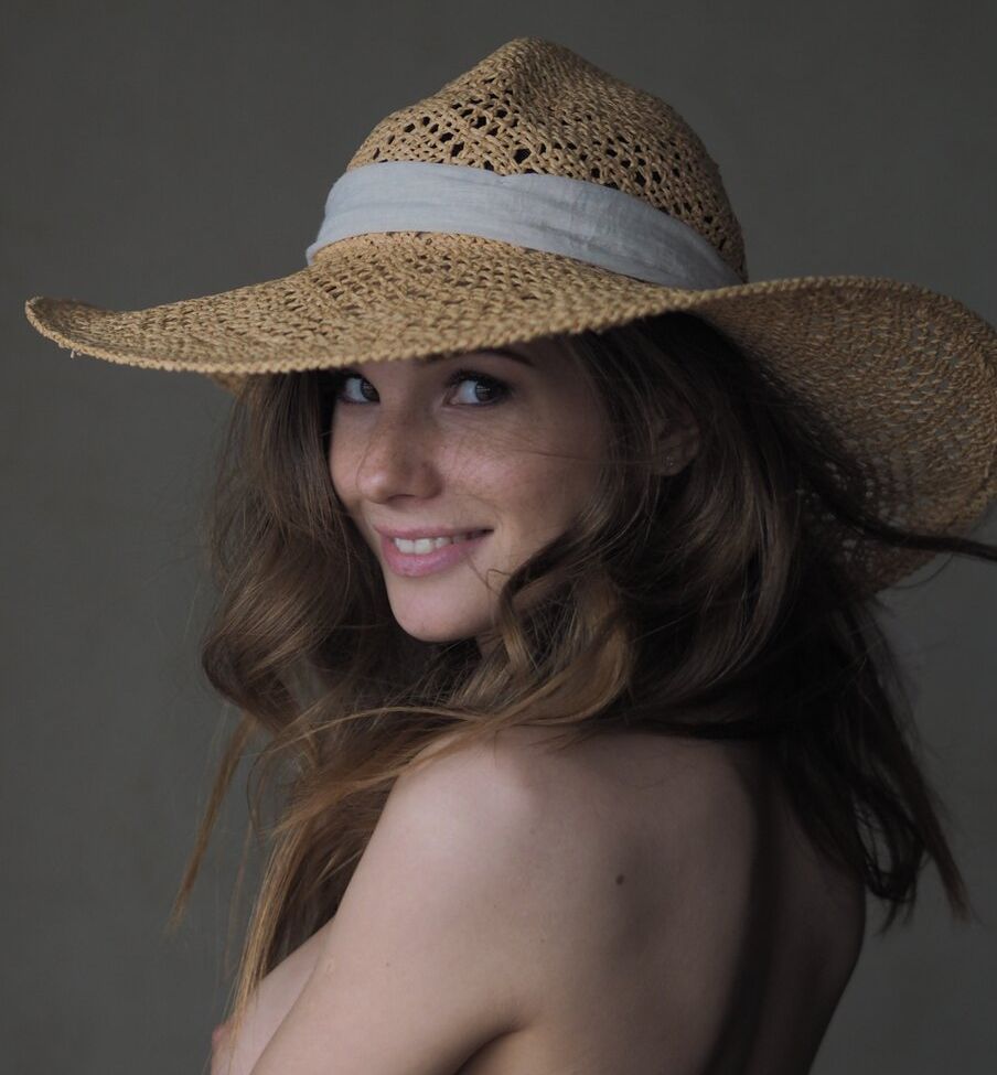 Anyutamoor desnuda #108265422