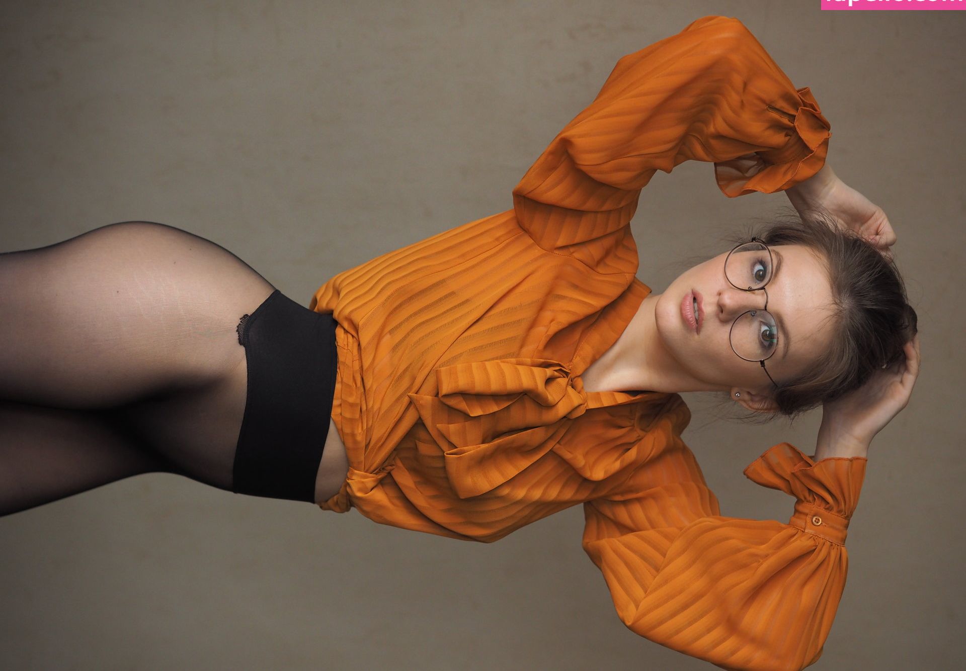 Anyutamoor desnuda #108265502