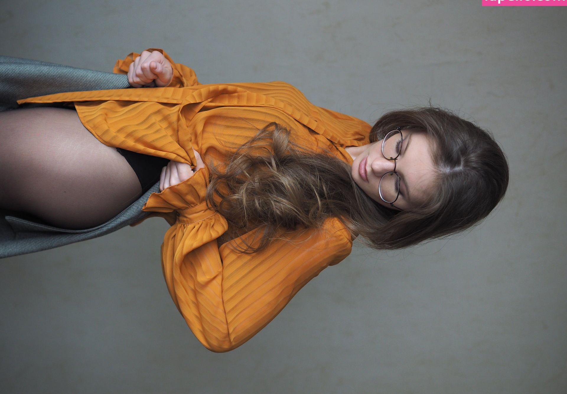 Anyutamoor desnuda #108265525