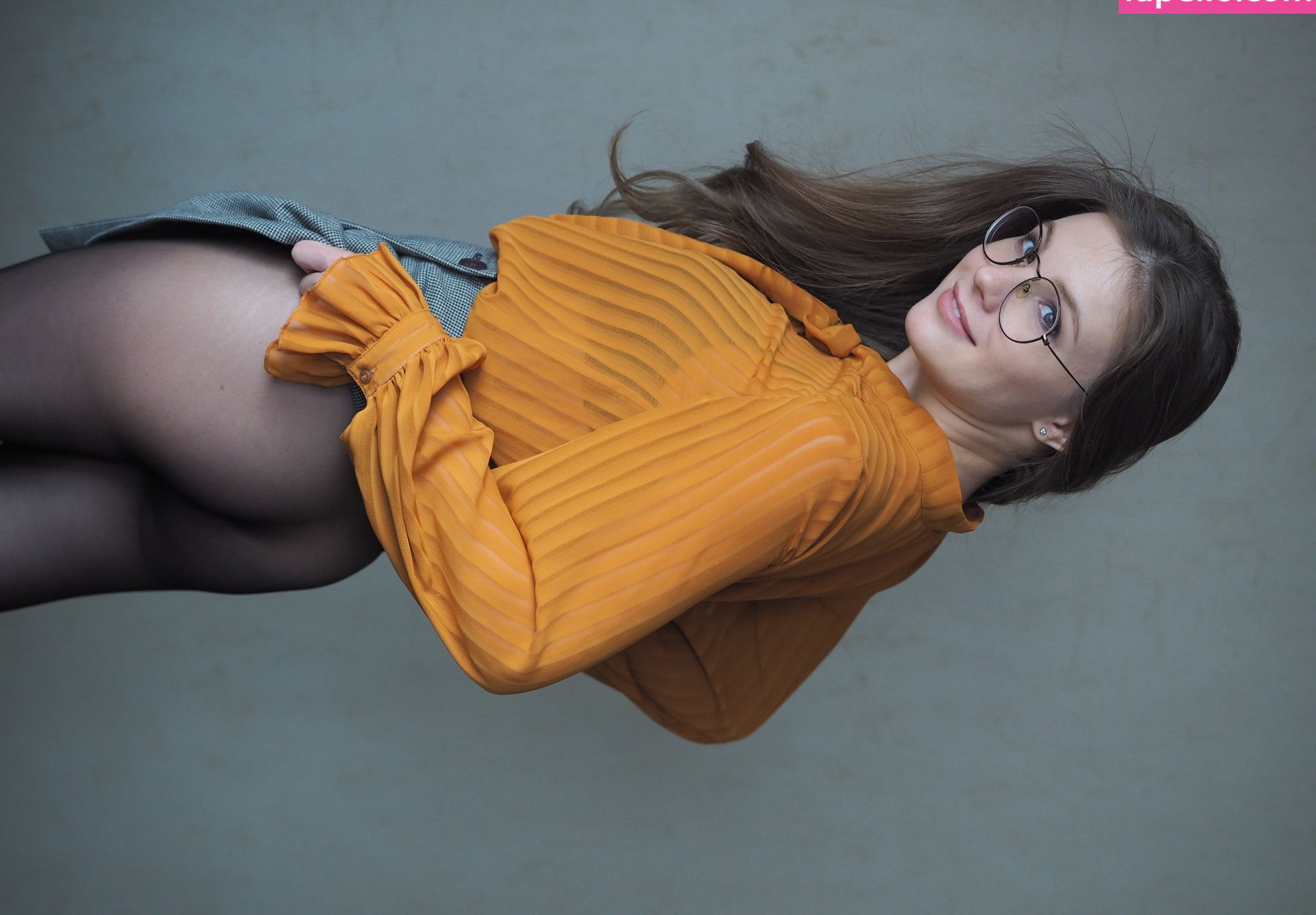 Anyutamoor desnuda #108265540