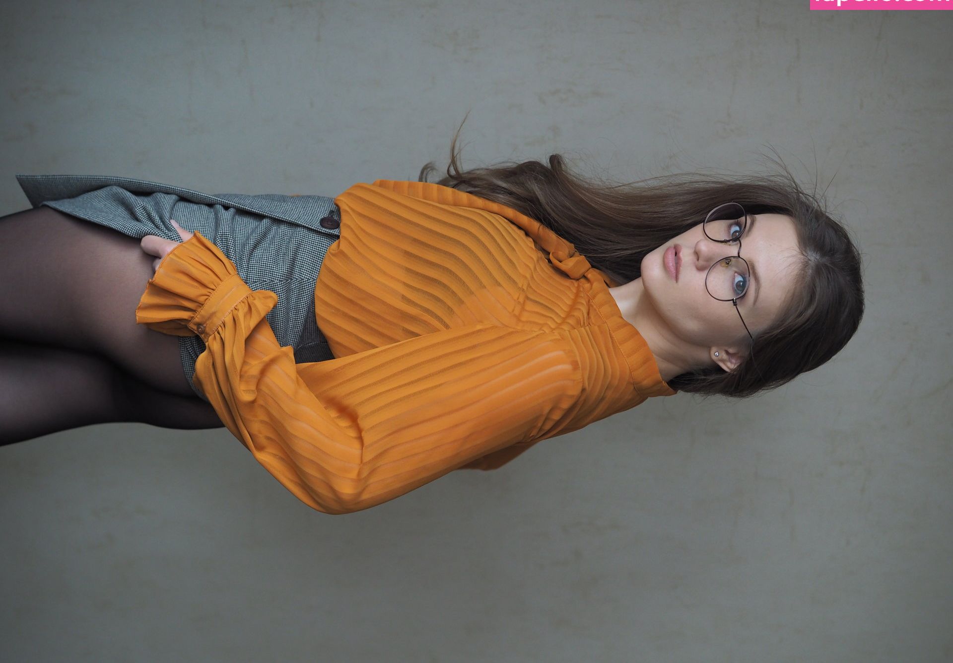 Anyutamoor desnuda #108265545