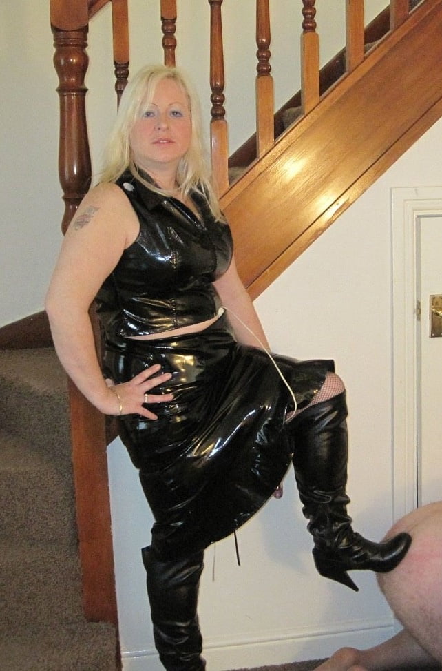 Milfs & gilfs con botas no.24
 #102935128