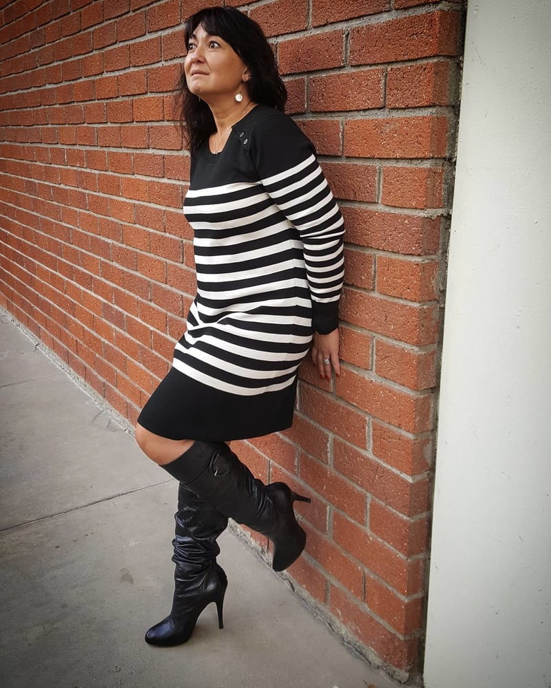 Milfs & gilfs con botas no.24
 #102935141