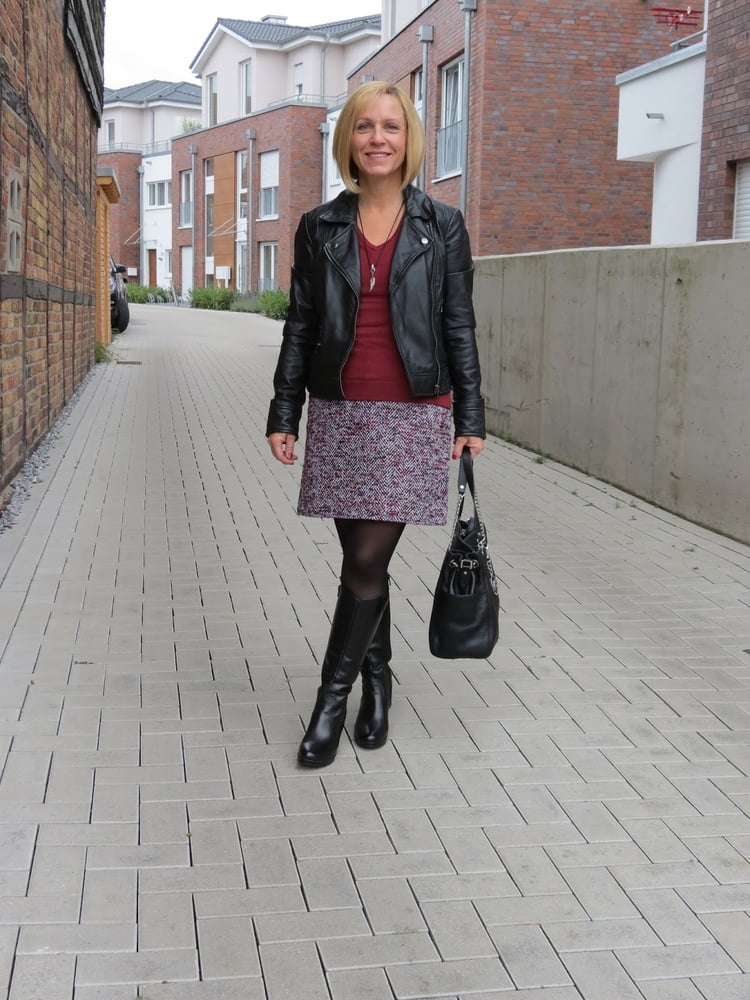 Milfs & gilfs con botas no.24
 #102935165