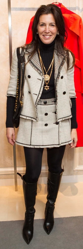 Milfs & gilfs con botas no.24
 #102935171