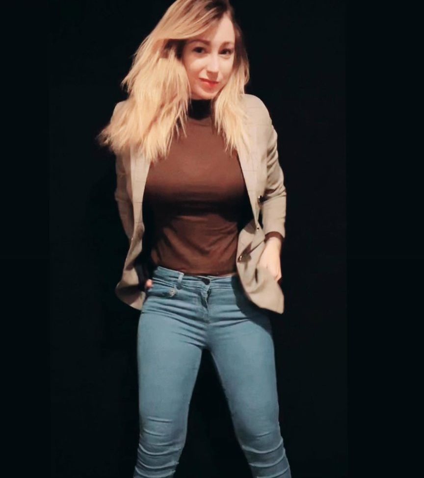 Elisa Calvi desnuda #108215089