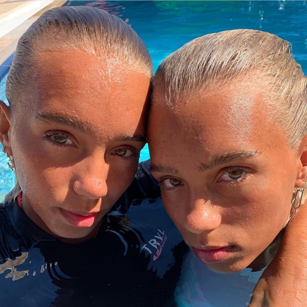 Lisa et lena
 #80390430