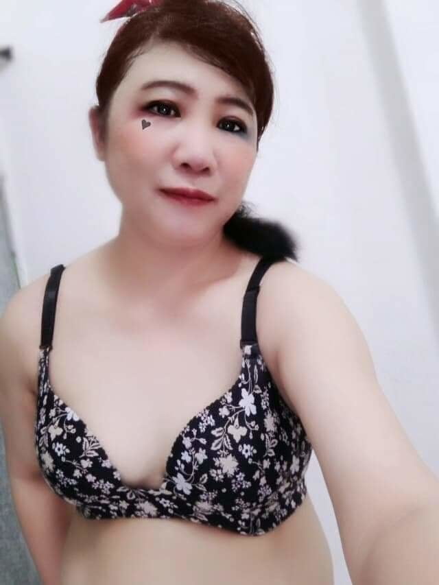 sexy mom #91837093