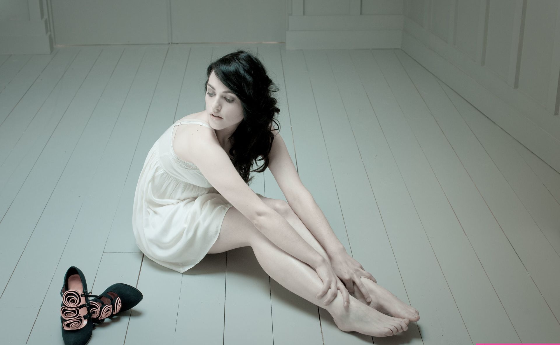 Katie McGrath desnuda #108099444