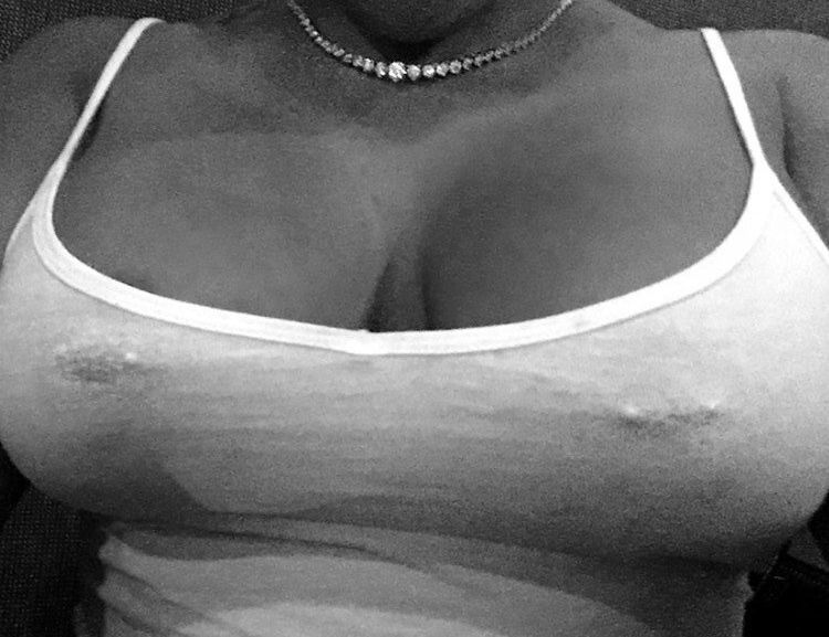 Blacbombshell desnuda #108375727